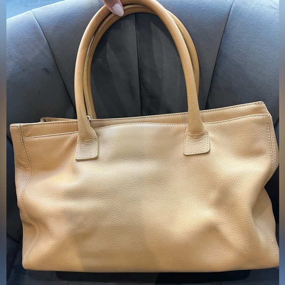 CHANEL 24k Gold Executive Tote Bag Beige - Picture 5 of 17